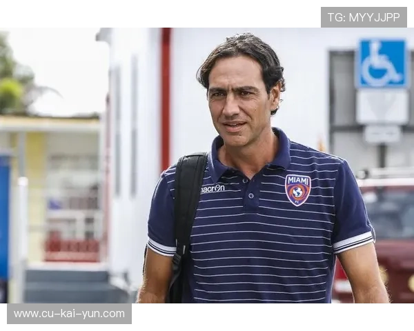 内斯塔：伤病缠身的优雅后卫，坚持与不屈，内斯塔太帅了