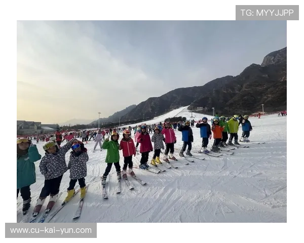 冰雪运动学院推动少儿滑雪课程与安全标准化，儿童滑雪学校